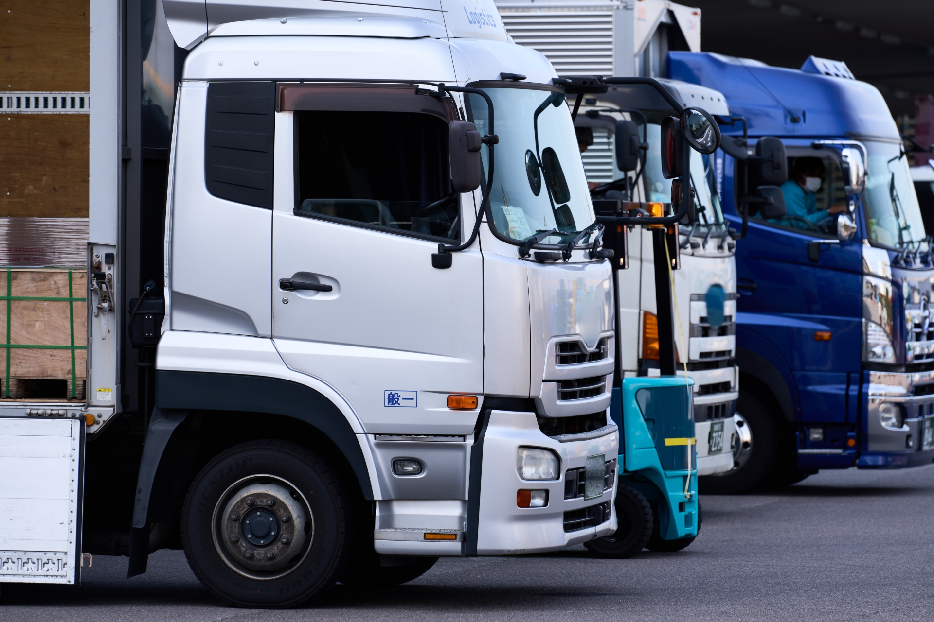 荷役とは?読み方・意味・種類・運送との違いを物流の現場視点で解説 | ハコブログ