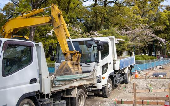 ダンプ 建設